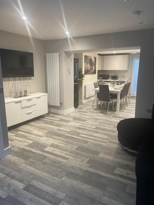 Rivendell Modern 2 Bedroom Apartment In St Peters Village Sleeps 6 Broadstairs Exterior photo